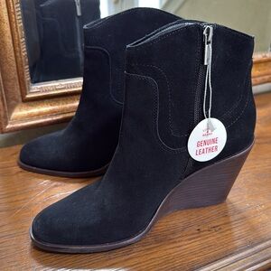 New Lucky Brand Black Suede Leather Wedge Ankle Boots. Size 8.5.